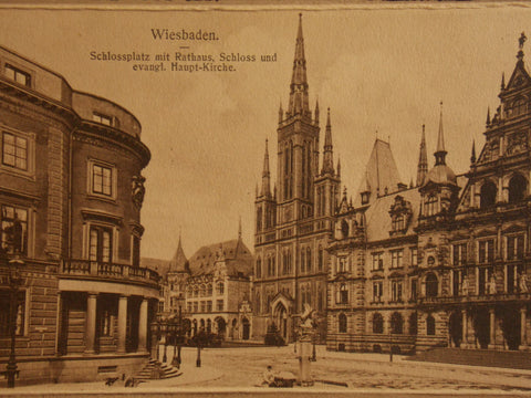 Schlossplatz mit Rathaus